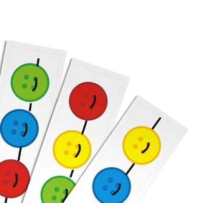 Cartões brancos com círculos coloridos que parecem botões e linhas pretas curvas