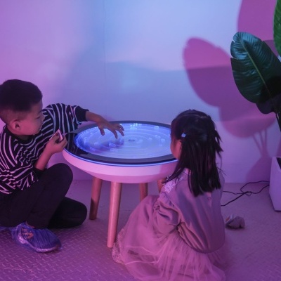 Mesa de Bolhas com Labirinto Sensorial