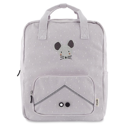 Mochila cinza claro com rosto de rato bordado e bolso frontal com botões pretos