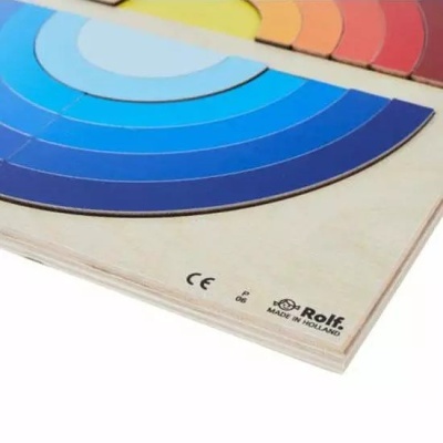 Paleta de cores em madeira com vários tons e texto Rolf MADE IN HOLLAND