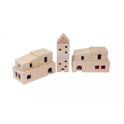 Edifícios de madeira com janelas translúcidas