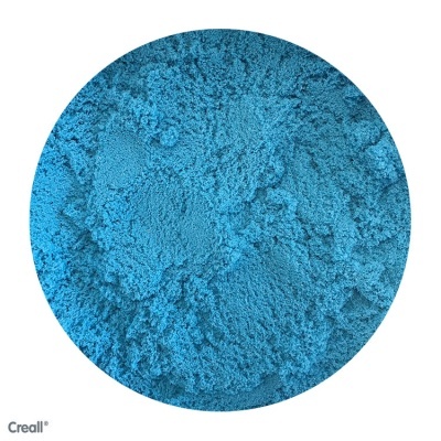 Pó azul granulada fina em superfície circular branca com marca Creall®.