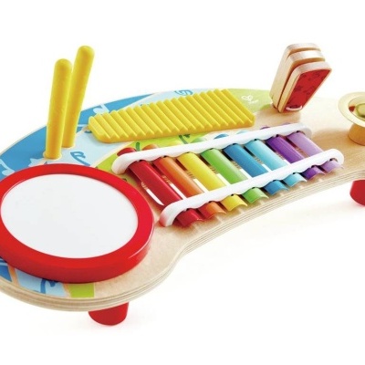 Instrumento musical infantil colorido em madeira com xilofone e tambor
