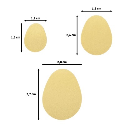 Três esponjas de maquilhagem beige em forma de gota com medidas em centímetros.
