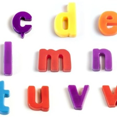 Conjunto de letras magnéticas minúsculas