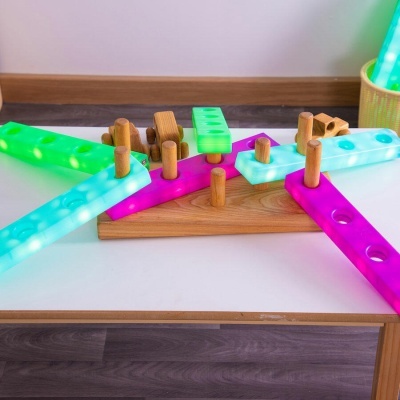 Blocos luminosos para empilhar e construir