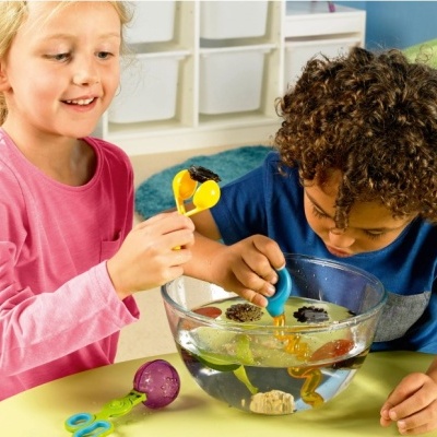 Conjunto de Ferramentas de Motricidade Fina Helping Hands ? Sala de Aula Conjunto de Ferramentas de Motricidade Fina Helping Hands ? Sala de Aula