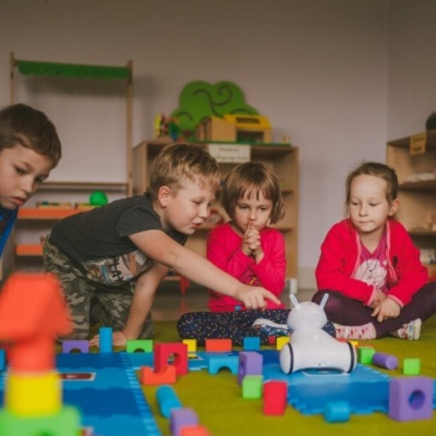 Kit de Ensino para Educação Pré escolar: Ensino e Aprendizagem Através do Brincar Kit de Ensino para Educação Pré escolar: Ensino e Aprendizagem Através do Brincar