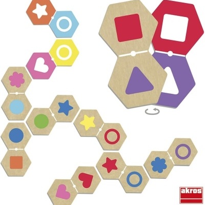 Peças hexagonais de madeira com formas e cores diversas para jogo