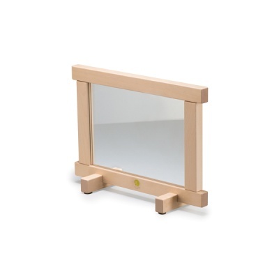 Espelho retangular com moldura e suporte em madeira clara