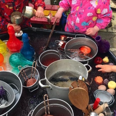 Metal Creative Cans and Tubs