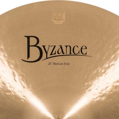 Prato musical Byzance Medium Ride dourado com inscrições pretas