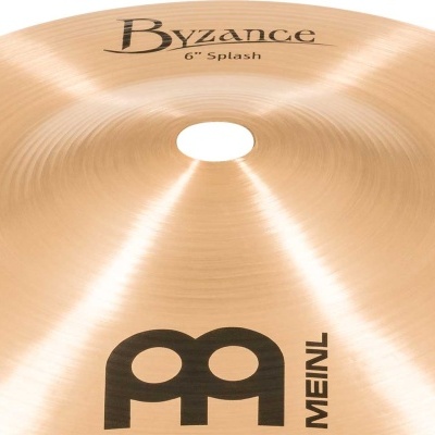 Prato de bateria dourado metalizado com texto Byzance 6
