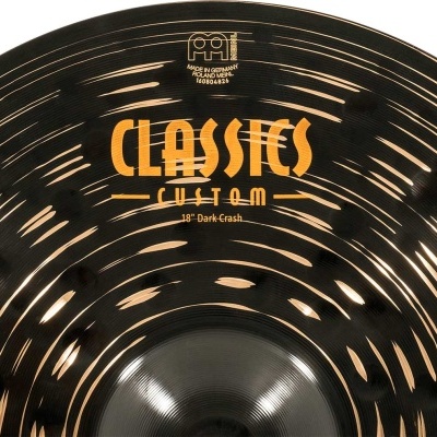 Prato de bateria preto e dourado com escrita CLASSICS CUSTOM 18'' Dark Crash