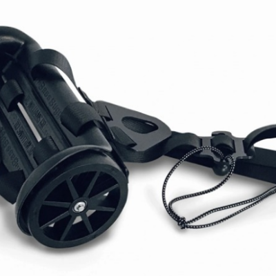 acessório preto para bicicleta com rodas e cordão