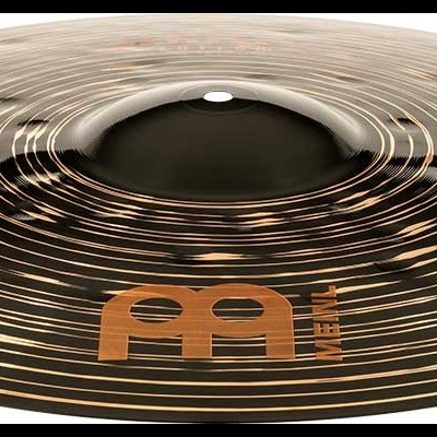 Prato de bateria metálico preto com detalhes dourados e logótipo Meinl