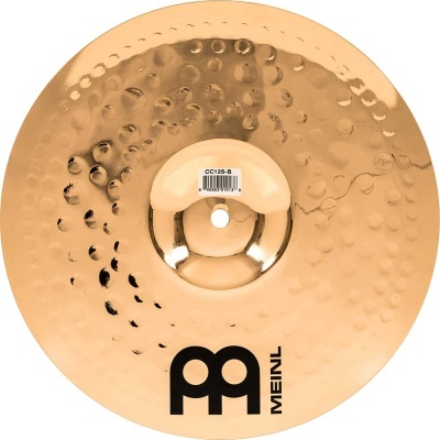 Prato de percussão dourado martelado com etiqueta e logótipo MEINL