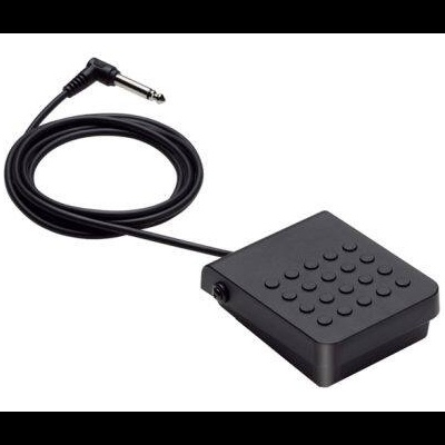 Pedal de pé preto com cabo e ficha jack sobre fundo branco