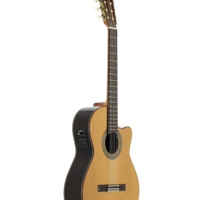 Guitarra clássica acústica com pré-amplificador e corte no corpo