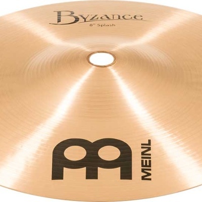 Prato de bateria dourado com logótipos Meinl e Byzance