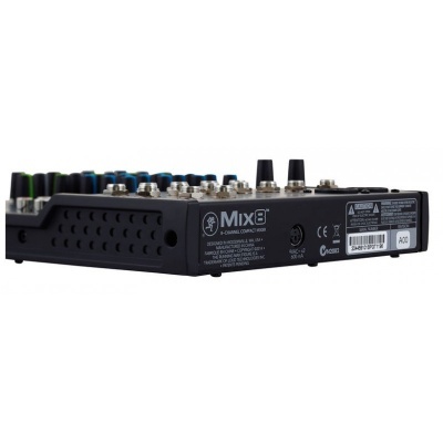 Mesa de mistura de áudio Mackie Mix8 preta com botões coloridos e várias entradas metálicas sobre fundo branco