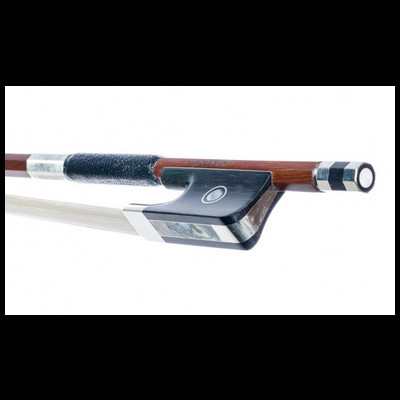 Arco de violino com madeira e detalhes em preto e branco sobre fundo branco