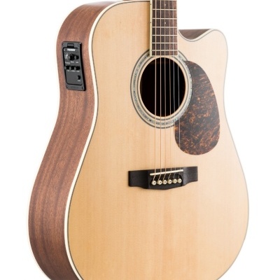 Guitarra acústica de madeira clara com cutaway e equalizador embutido lateral