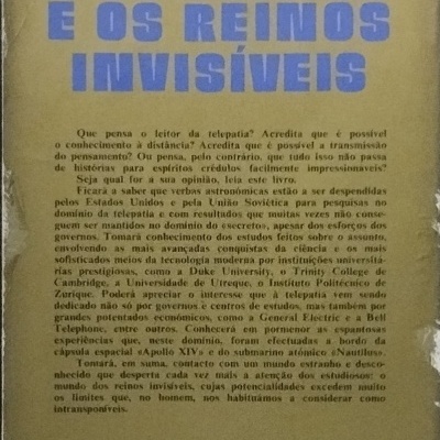 Capa de livro amarelo com título azul A TELEPATIA E OS REINOS INVISÍVEIS e texto em português.
