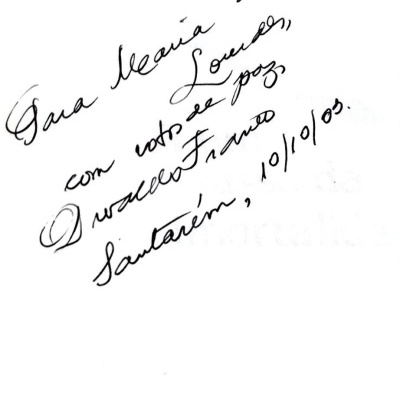 Dedicatória manuscrita em tinta preta numa folha branca.