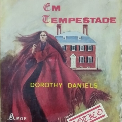 Capa de livro com figura feminina e casa, texto Almas em Tempestade e autor Dorothy Daniels