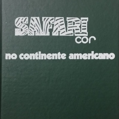 Capa de livro verde escura com texto branco SAVANA cor no continente americano.
