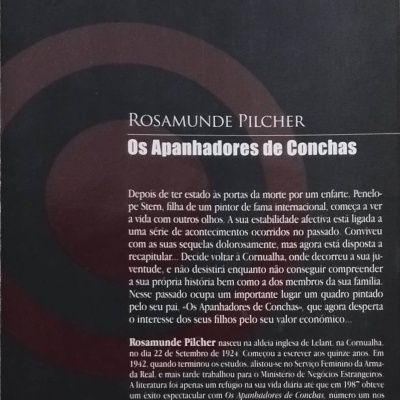 Capa traseira de livro Os Apanhadores de Conchas de Rosamunde Pilcher com texto e código de barras
