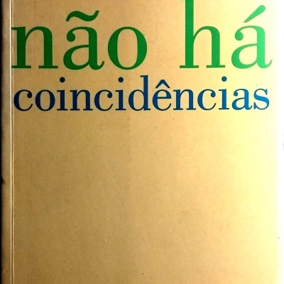Capa de livro com título não há coincidências, autor Margarida Rebelo Pinto e selo da editora.