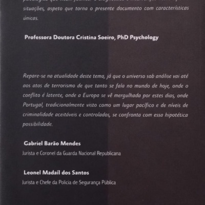 Capa traseira de livro preto com texto em português e logo da editora Chiado