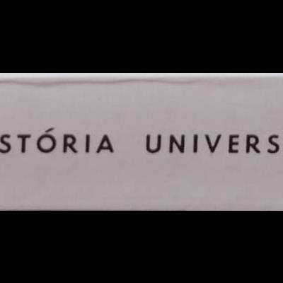 Lombo de livro branco com título História Universal e autor Carl Grimberg