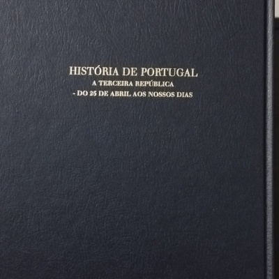 História de Portugal Volume X: A Terceira República (Do 25 de Abril aos Nossos Dias ) - José Hermano Saraiva