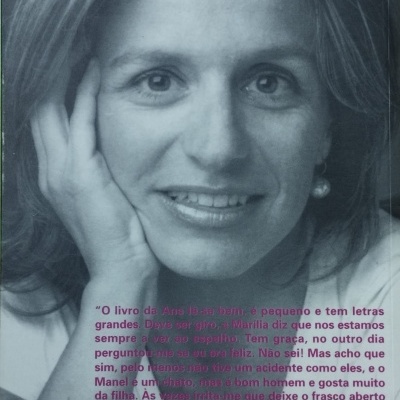 Capa de livro com rosto de mulher e texto em português