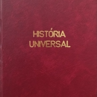 Capa de livro vermelho vinho com texto dourado e ornamentos decorativos.