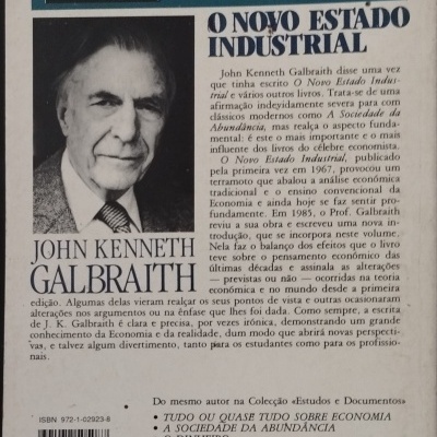 Livro O Novo Estado Industrial de John Kenneth Galbraith com texto e foto do autor.