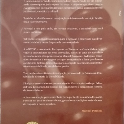 Capa traseira de um livro com texto em português e logótipo amarelo da APOTEC