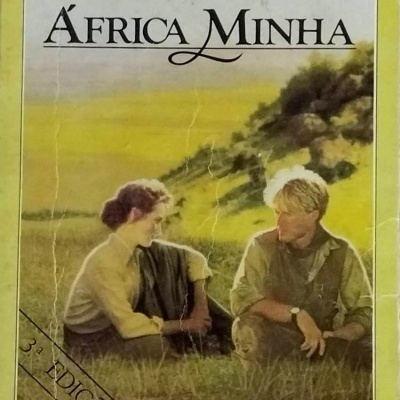 Capa de livro África Minha com foto de duas pessoas na relva