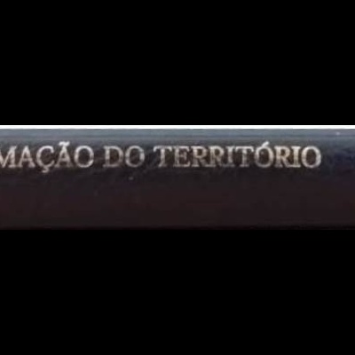 Lombada de livro preto com texto dourado História de Portugal