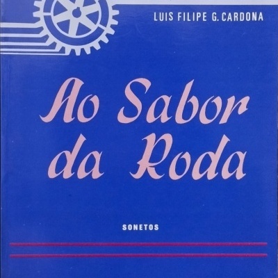 Capa azul de livro 'Ao Sabor da Roda' com texto e uma roda dentada branca