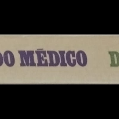 Spinha de livro com texto À ESPERA DO MÉDICO DR. PIERRE FOURNIER em fundo bege