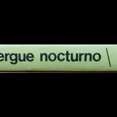 Lombar de livro verde claro com texto impresso