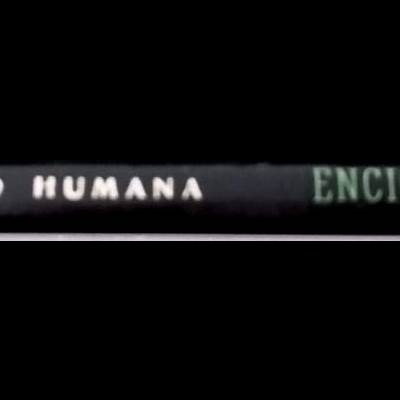 Lombada de livro de enciclopédia preta com letras brancas e verdes e etiqueta branca redonda com número 21