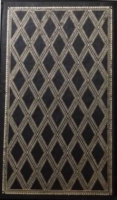 Capa de livro preta com padrão geométrico de diamantes em branco.