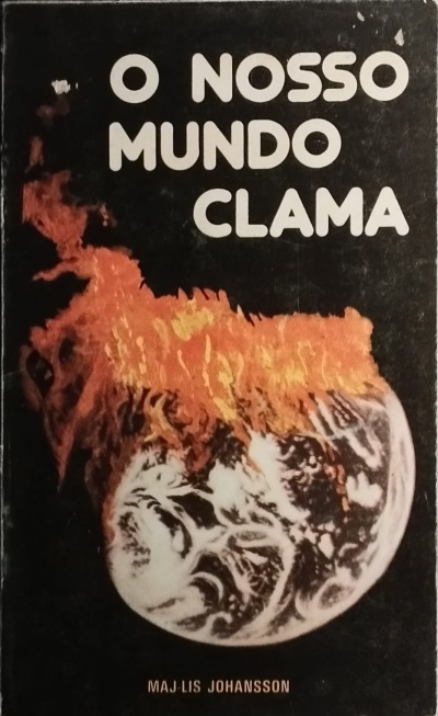 Capa de livro com título O NOSSO MUNDO CLAMA e imagem da Terra em chamas.