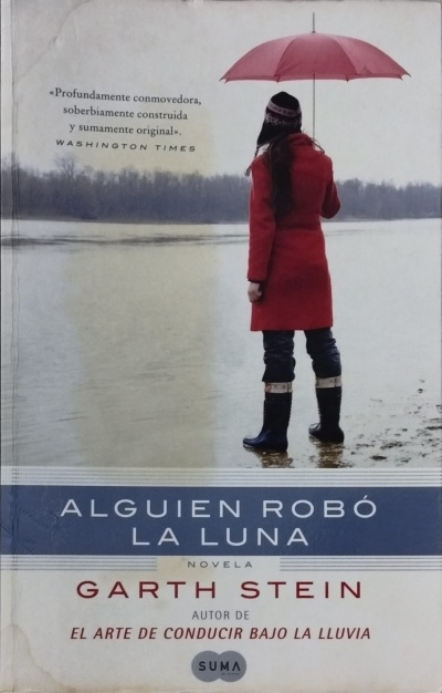 Capa de livro com mulher de costas de casaco vermelho segurando guarda-chuva vermelho junto a rio