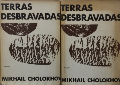Capas de livros com texto TERRAS DESBRAVADAS e autor MIKHAIL CHOLOKHOV em fundo branco e manchas marrom escuro.